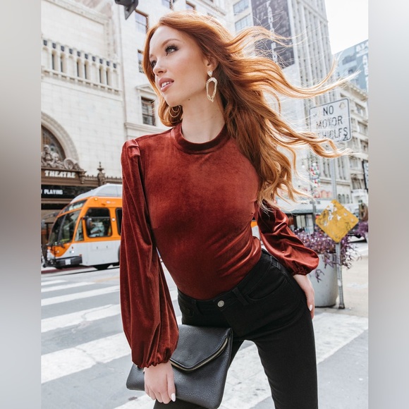 Vici Levels of Kindness Velvet Top in Rust M Sexy Fall Fashion Trend
Never Worn - Picture 5 of 8